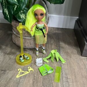 Rainbow High Karma Nichols - Green Clothes Fashion Doll W accessories sh…